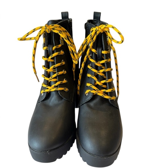 Seven7 Shoes - Ankle Boots black with Yellow Laces Sz 9, by se7en preppy clueless academia y2k